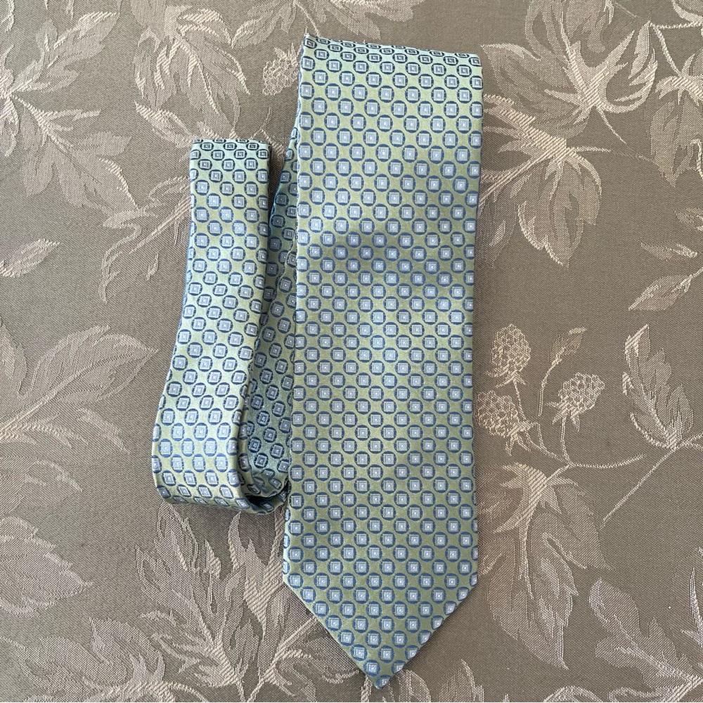 Hathawy Tie - Green w/Blue Accents.